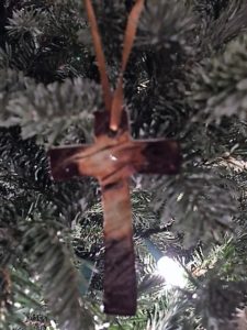 mom-ornament-cross